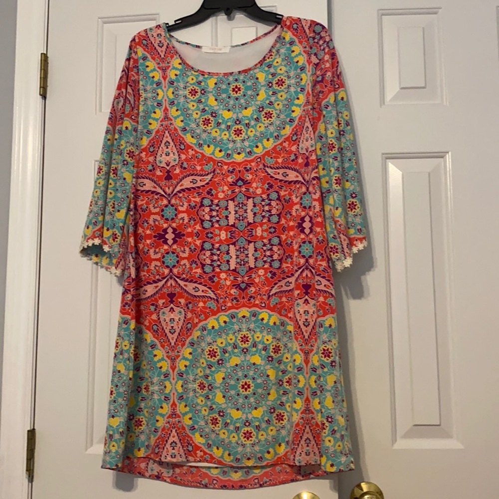 Shift dress with lace detailing